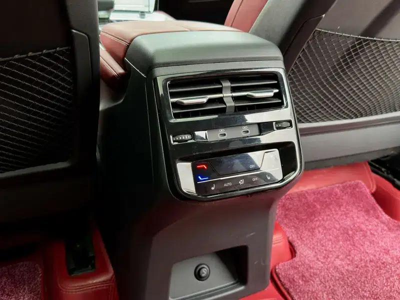 Audi Q6 2024 45TFSI quattro Black Knight Edition Flying Rider Package 7-seater — миниатюра 21