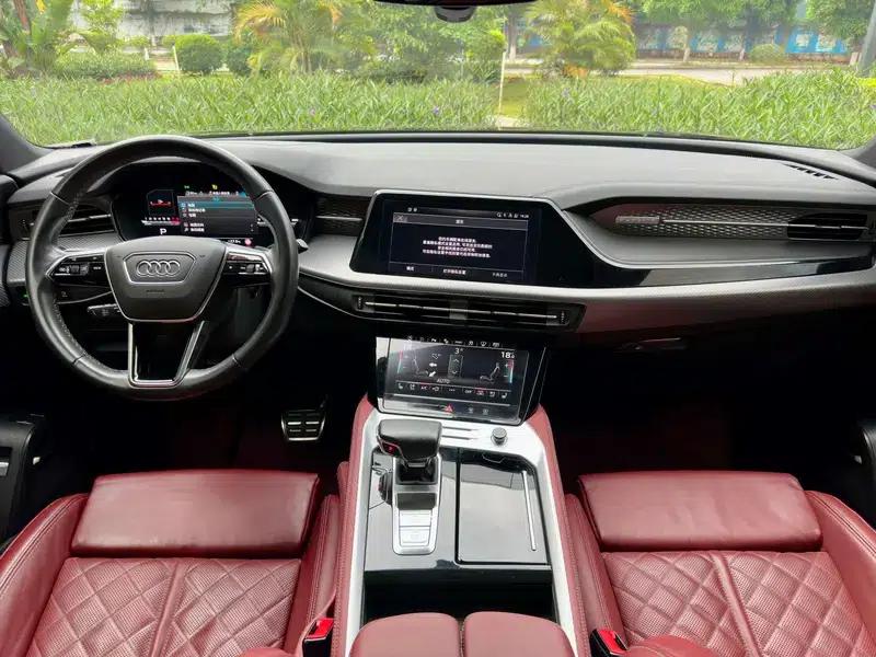Audi Q6 2024 45TFSI quattro Black Knight Edition Flying Rider Package 7-seater — миниатюра 25