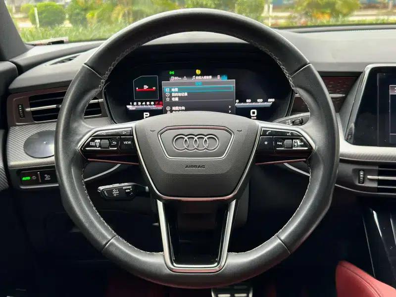 Audi Q6 2024 45TFSI quattro Black Knight Edition Flying Rider Package 7-seater — миниатюра 28