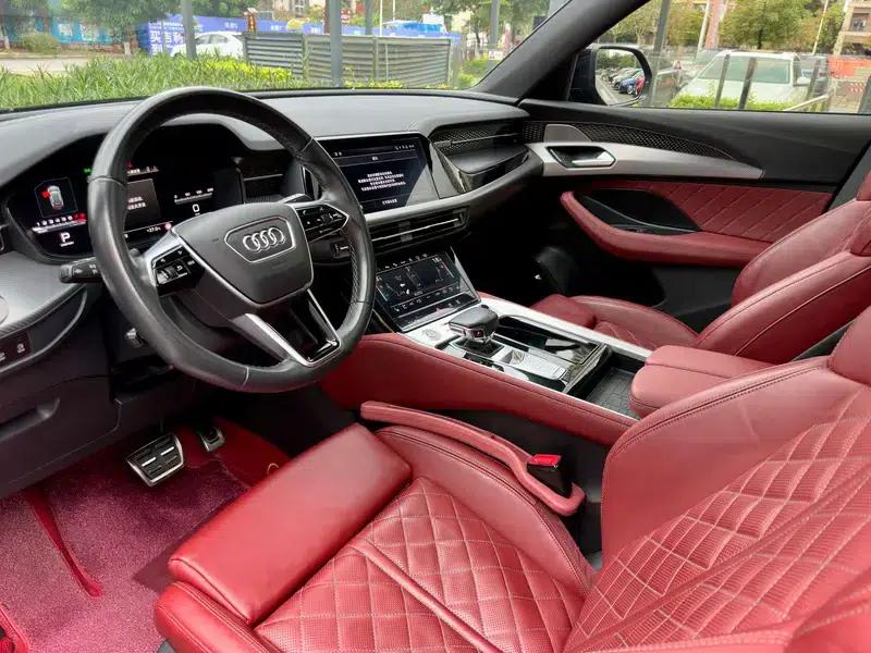 Audi Q6 2024 45TFSI quattro Black Knight Edition Flying Rider Package 7-seater — миниатюра 30