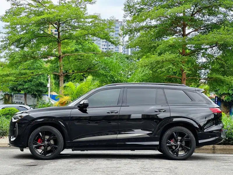 Audi Q6 2024 45TFSI quattro Black Knight Edition Flying Rider Package 7-seater — миниатюра 4