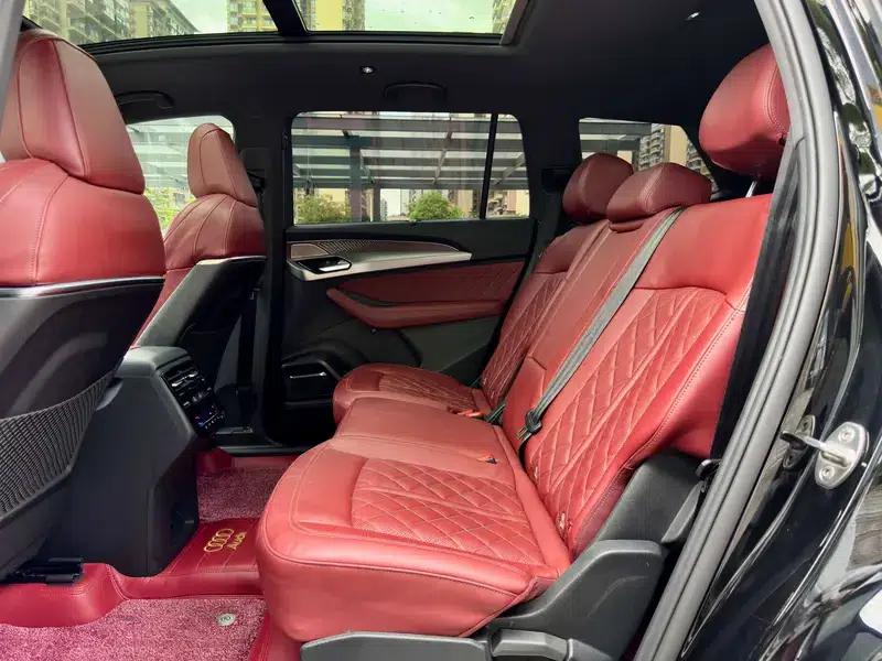 Audi Q6 2024 45TFSI quattro Black Knight Edition Flying Rider Package 7-seater — миниатюра 33