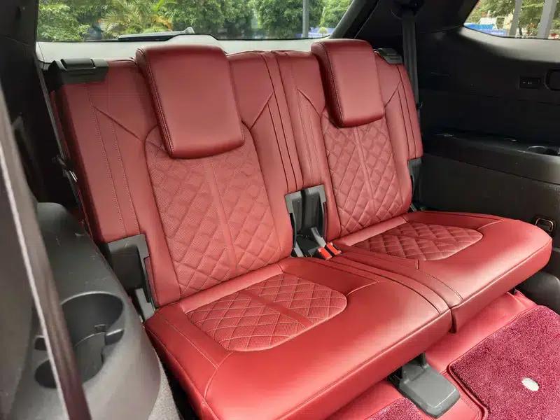 Audi Q6 2024 45TFSI quattro Black Knight Edition Flying Rider Package 7-seater — миниатюра 34