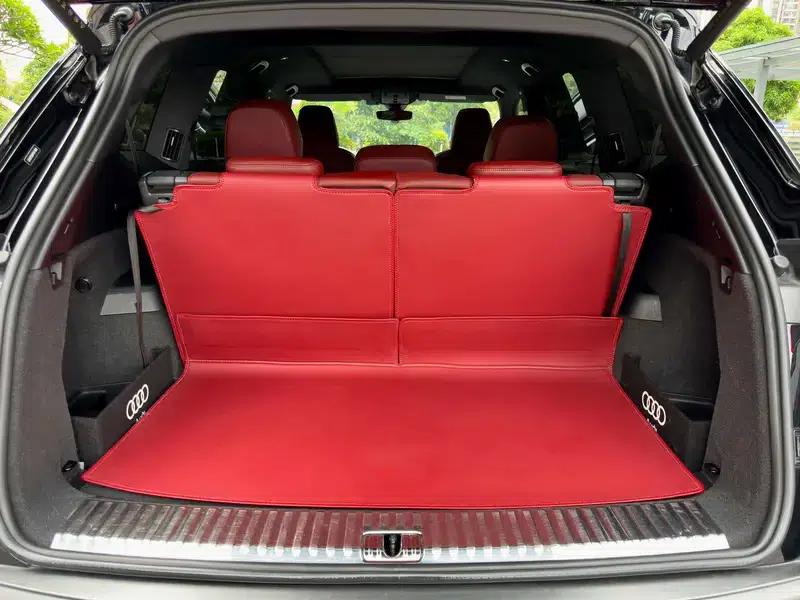 Audi Q6 2024 45TFSI quattro Black Knight Edition Flying Rider Package 7-seater — миниатюра 36