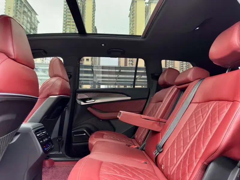 Audi Q6 2024 45TFSI quattro Black Knight Edition Flying Rider Package 7-seater — миниатюра 37