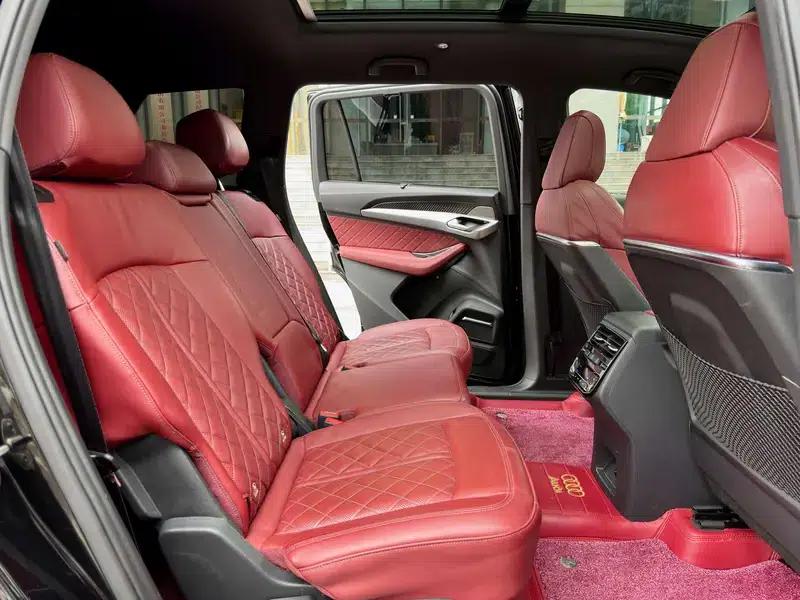 Audi Q6 2024 45TFSI quattro Black Knight Edition Flying Rider Package 7-seater — миниатюра 38