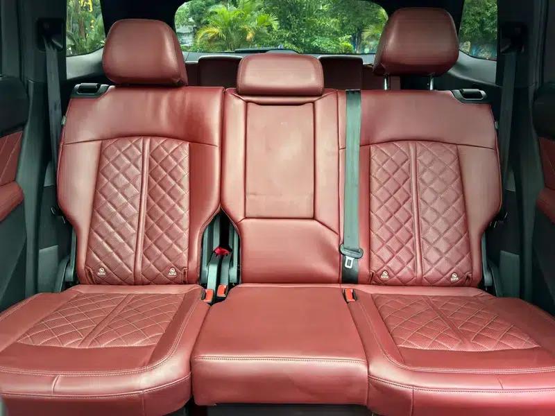 Audi Q6 2024 45TFSI quattro Black Knight Edition Flying Rider Package 7-seater — миниатюра 40