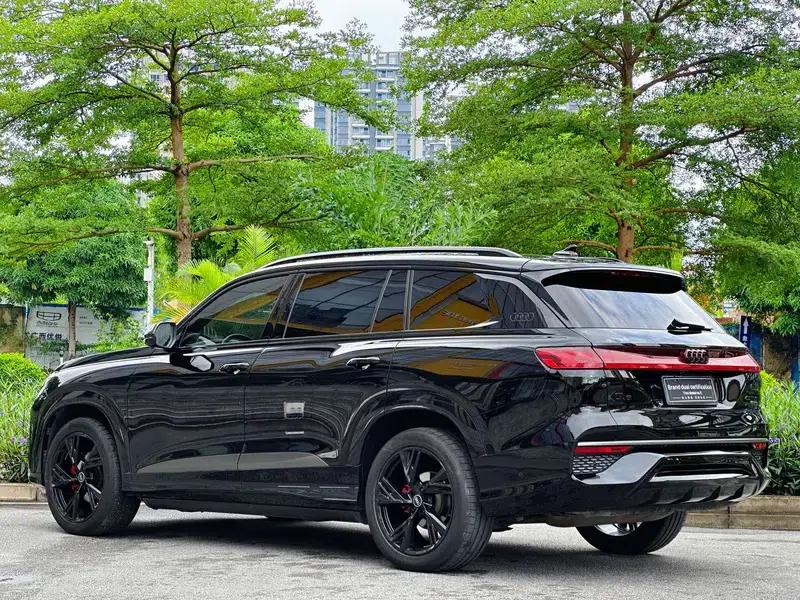 Audi Q6 2024 45TFSI quattro Black Knight Edition Flying Rider Package 7-seater — миниатюра 5