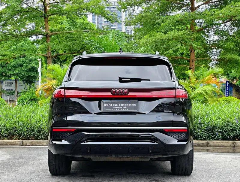 Audi Q6 2024 45TFSI quattro Black Knight Edition Flying Rider Package 7-seater — миниатюра 6