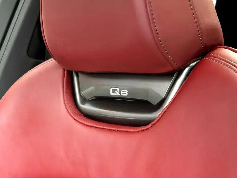 Audi Q6 2024 45TFSI quattro Black Knight Edition Flying Rider Package 7-seater — миниатюра 8