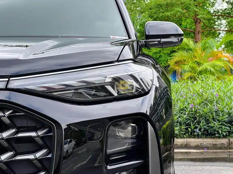 Audi Q6 2024 45TFSI quattro Black Knight Edition Flying Rider Package 7-seater — миниатюра 9