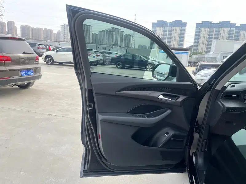 Audi Q6 2023 40TFSI quattro Cloud View Light Package — миниатюра 18