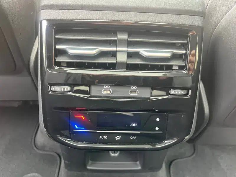 Audi Q6 2023 40TFSI quattro Cloud View Light Package — миниатюра 10