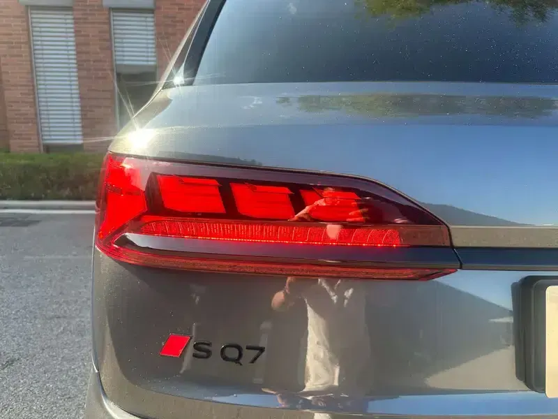 Audi SQ7 2024 4.0 TFSI — миниатюра 9