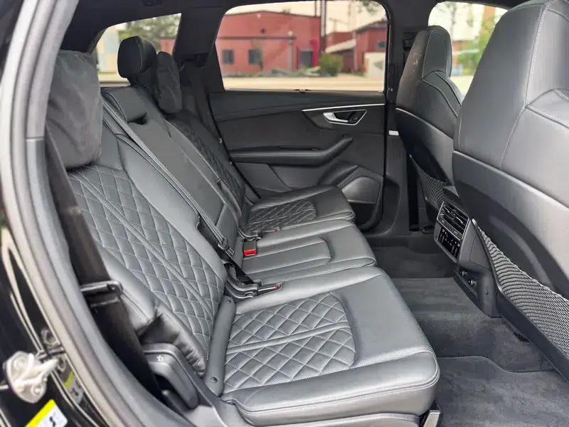 Audi SQ7 2024 4.0 TFSI Dark Knight Edition — миниатюра 16