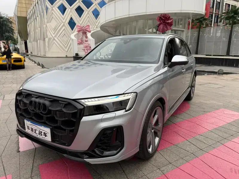 Audi SQ7 2024 4.0 TFSI Dark Knight Edition — миниатюра 1