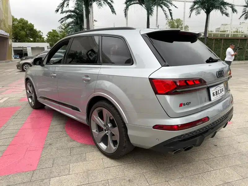 Audi SQ7 2024 4.0 TFSI Dark Knight Edition — миниатюра 5