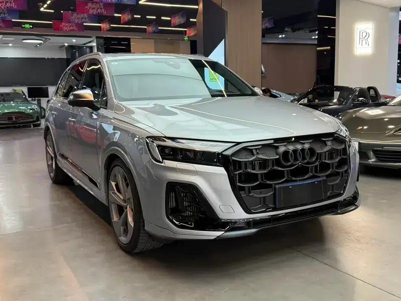 Audi SQ7 2024 4.0 TFSI Dark Knight Edition — миниатюра 3
