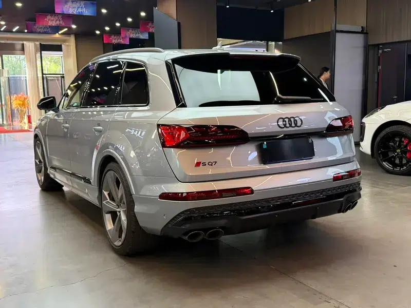 Audi SQ7 2024 4.0 TFSI Dark Knight Edition — миниатюра 4