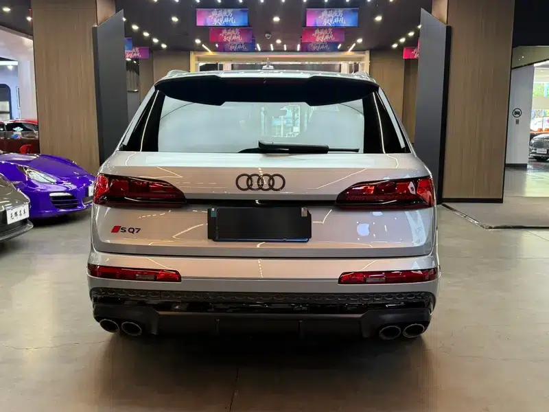 Audi SQ7 2024 4.0 TFSI Dark Knight Edition — миниатюра 5