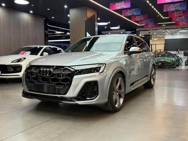 Audi SQ7 2024 4.0 TFSI Dark Knight Edition