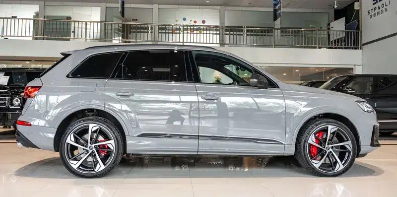 Audi SQ7 2024 4.0 TFSI Dark Knight Edition — миниатюра 4