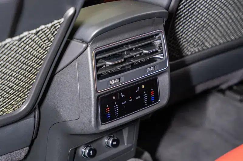 Audi SQ7 2024 4.0 TFSI Dark Knight Edition — миниатюра 7