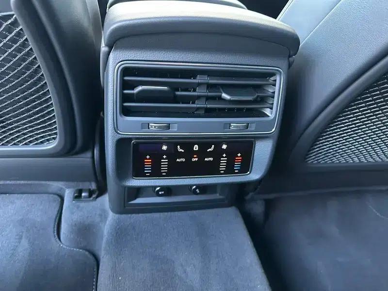 Audi SQ7 2024 4.0 TFSI — миниатюра 9