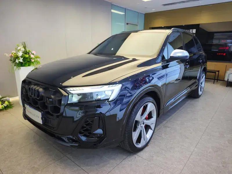 Audi SQ7 2024 4.0 TFSI — миниатюра 1