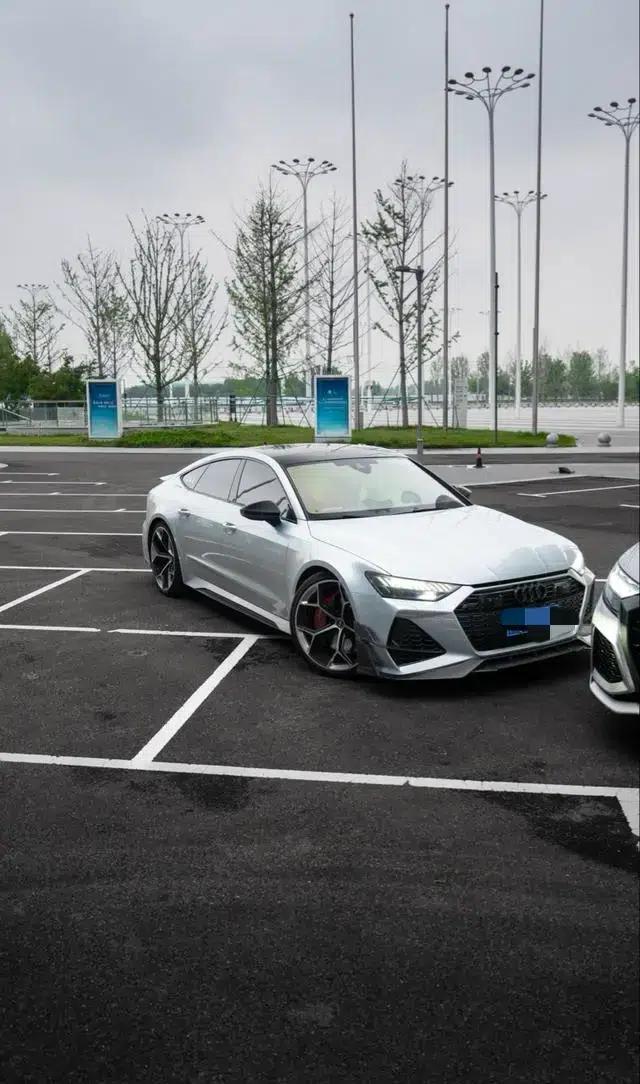 2024 Audi RS 7 RS 7 4.0T Sportback Performance — миниатюра 3