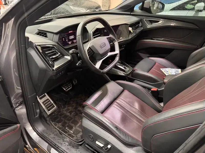 Audi Q5 e-tron 2022 Model 40 e-tron Star Edition - Fashion Set — миниатюра 8
