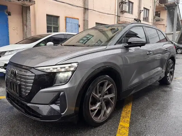 Audi Q5 e-tron 2022 Model 40 e-tron Star Edition - Fashion Set