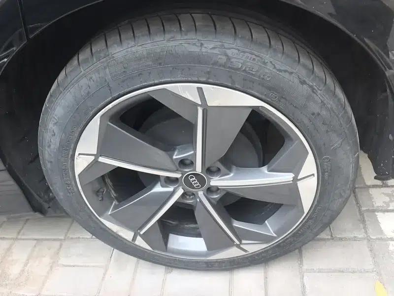 Audi Q5 e-tron 2022 Model 40 e-tron Star Edition - Fashion Set — миниатюра 20