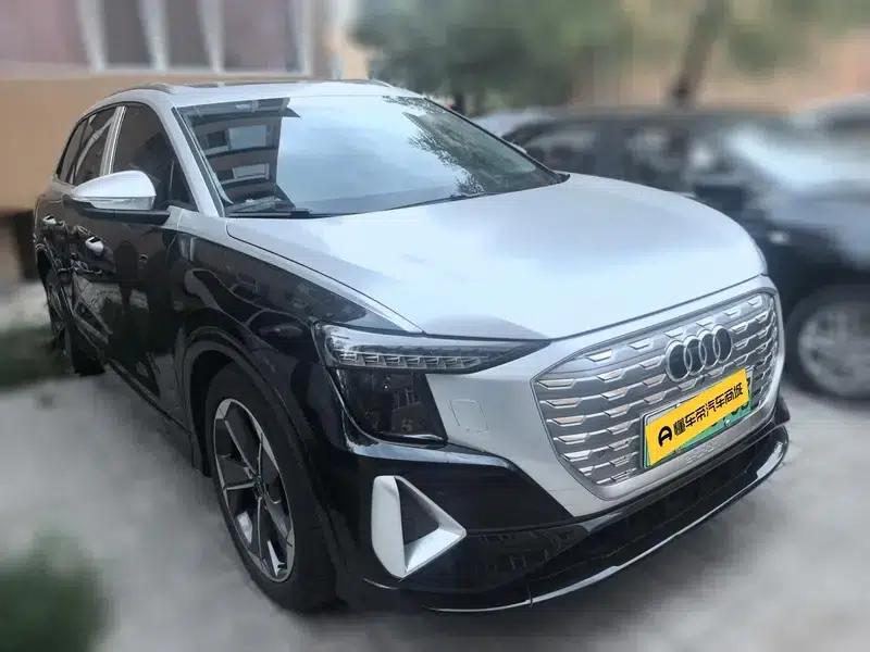 Audi Q5 e-tron 2022 Model 40 e-tron Star Edition - Fashion Set — миниатюра 3