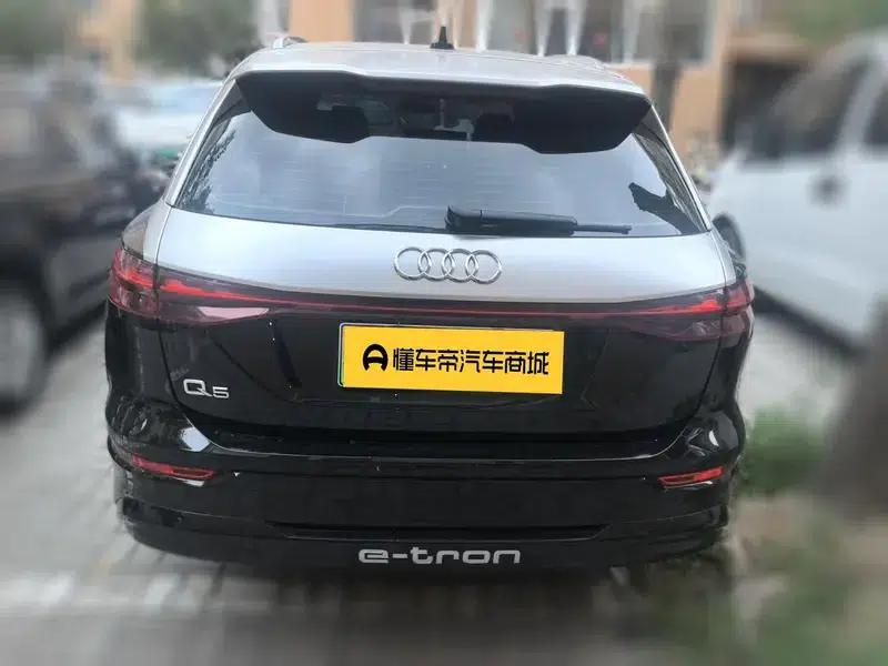 Audi Q5 e-tron 2022 Model 40 e-tron Star Edition - Fashion Set — миниатюра 5