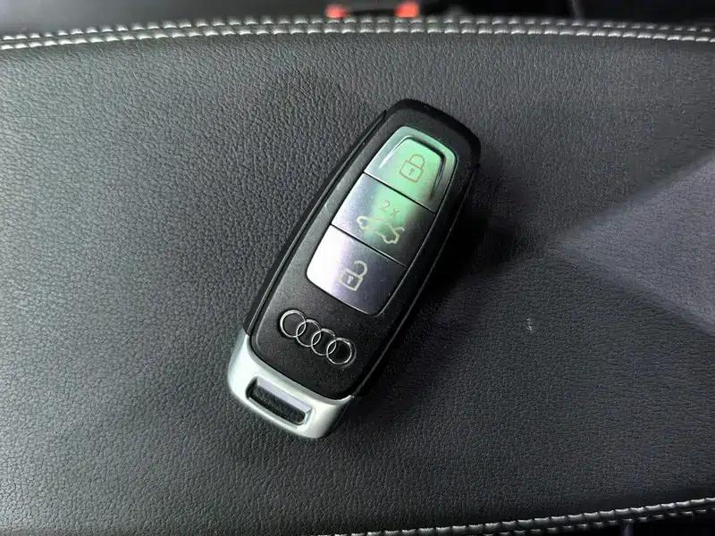 Audi Q5 e-tron 2023 Model 40 e-tron Shining Edition Mecha Set — миниатюра 11