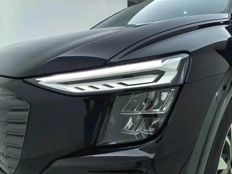Audi Q5 e-tron 2023 Model 40 e-tron Shining Edition Mecha Set — миниатюра 12