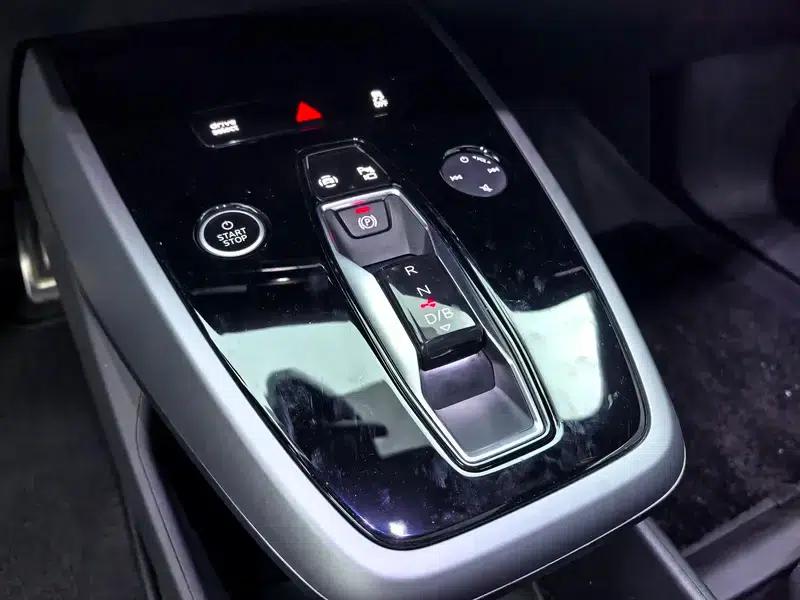 Audi Q5 e-tron 2023 Model 40 e-tron Shining Edition Mecha Set — миниатюра 17