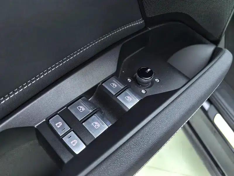 Audi Q5 e-tron 2023 Model 40 e-tron Shining Edition Mecha Set — миниатюра 26