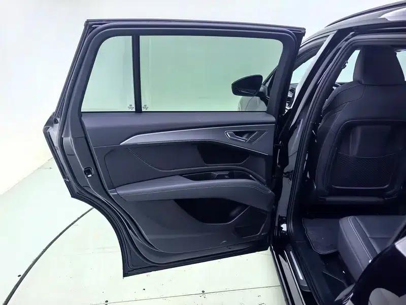 Audi Q5 e-tron 2023 Model 40 e-tron Shining Edition Mecha Set — миниатюра 27