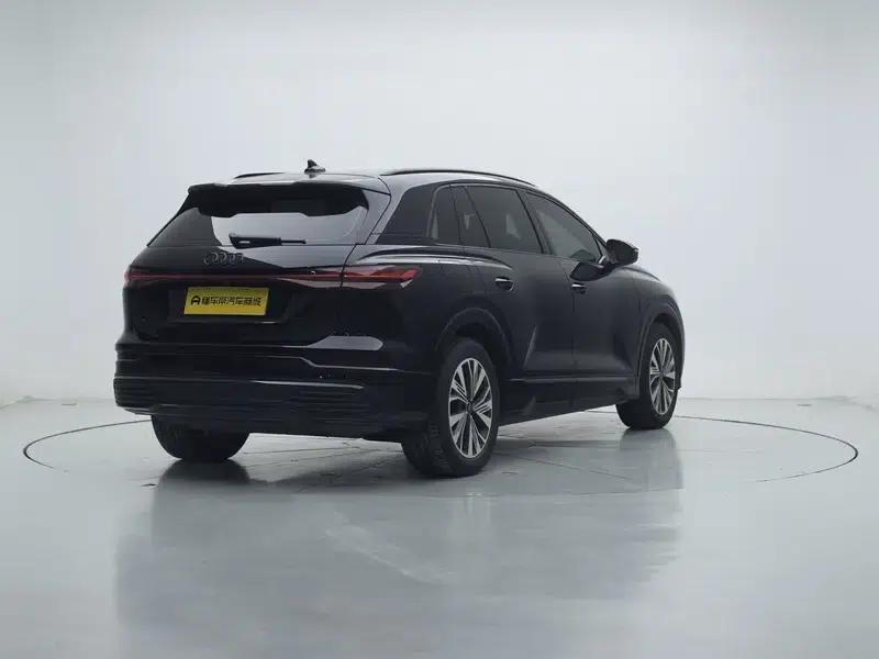 Audi Q5 e-tron 2023 Model 40 e-tron Shining Edition Mecha Set — миниатюра 7