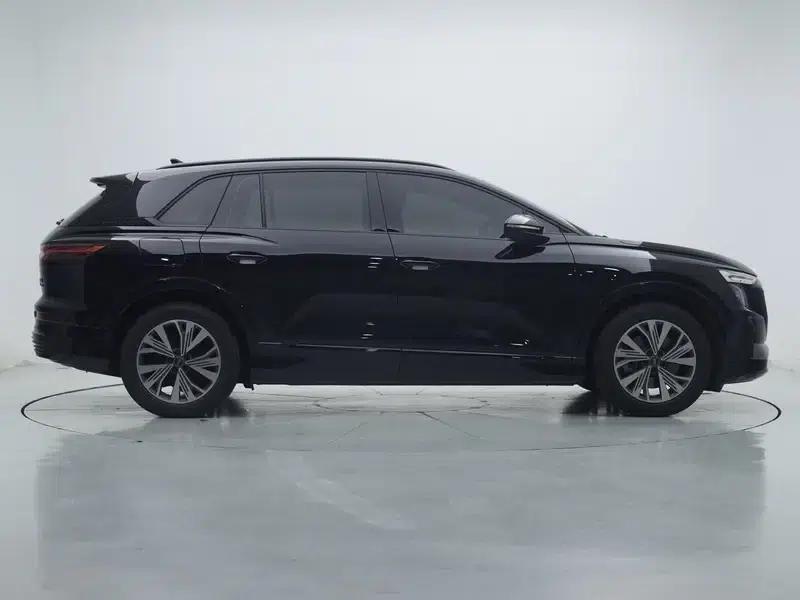 Audi Q5 e-tron 2023 Model 40 e-tron Shining Edition Mecha Set — миниатюра 8