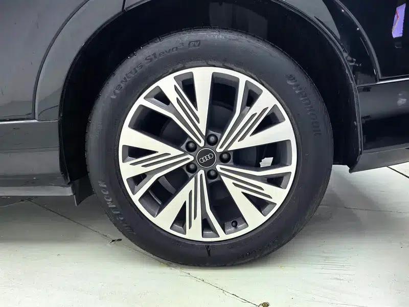Audi Q5 e-tron 2023 Model 40 e-tron Shining Edition Mecha Set — миниатюра 9