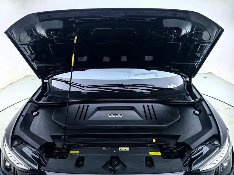 Audi Q5 e-tron 2023 Model 40 e-tron Shining Edition Mecha Set — миниатюра 10