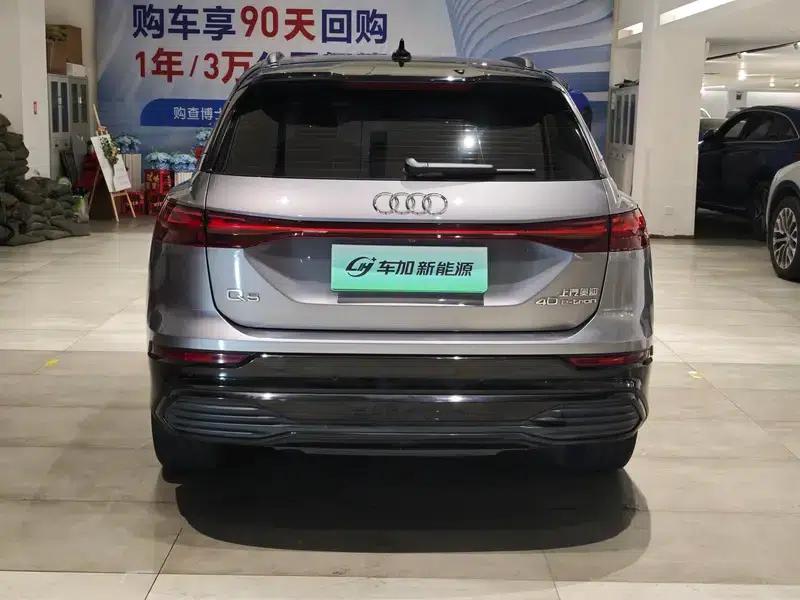 Audi Q5 e-tron 2022 Model 40 e-tron Star Edition Mech Suit — миниатюра 5