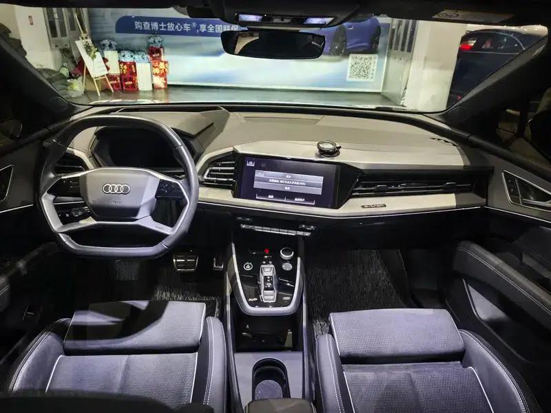 Audi Q5 e-tron 2022 Model 40 e-tron Star Edition Mech Suit — миниатюра 7