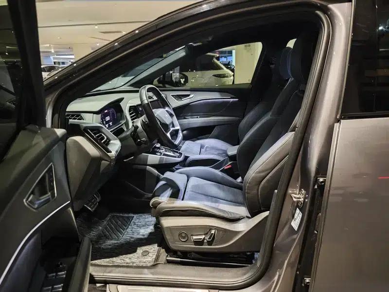 Audi Q5 e-tron 2022 Model 40 e-tron Star Edition Mech Suit — миниатюра 8