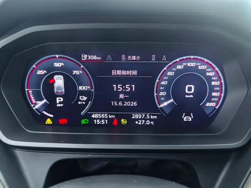 Audi Q5 e-tron 2022 Model 40 e-tron Star Edition - Fashion Set — миниатюра 15