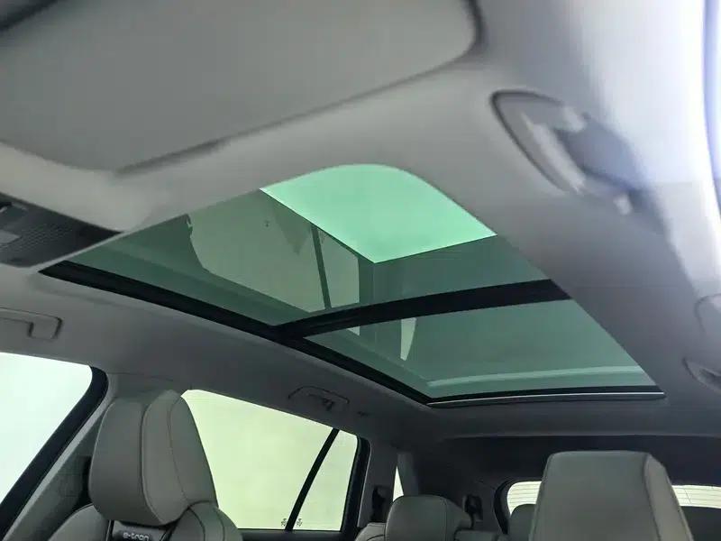 Audi Q5 e-tron 2022 Model 40 e-tron Star Edition - Fashion Set — миниатюра 24