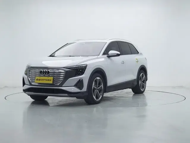 Audi Q5 e-tron 2022 Model 40 e-tron Star Edition - Fashion Set